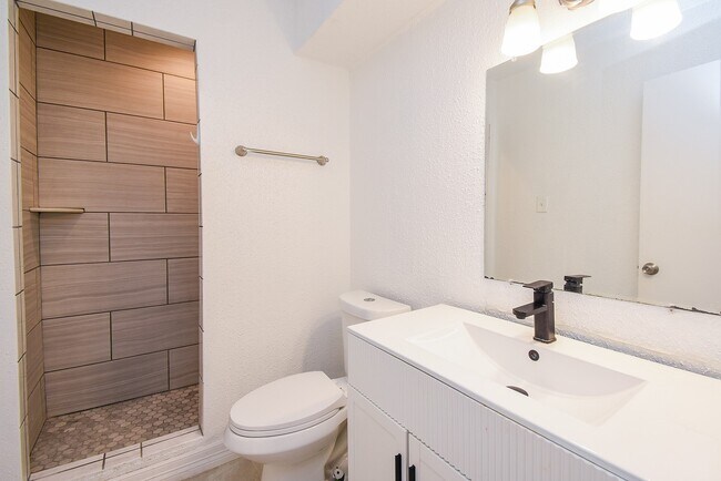 Building Photo - 7814 Candlegreen Ln