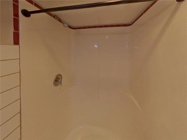 Building Photo - 1442 Laurel Ave