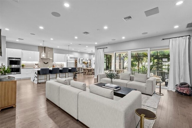 Building Photo - 3624 S Gardenia Ave