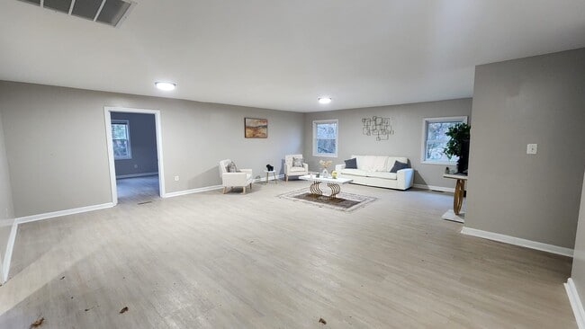 Building Photo - 2 Hazelwood Cir