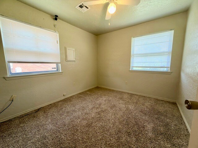 Building Photo - 5810 NW Oak Ave