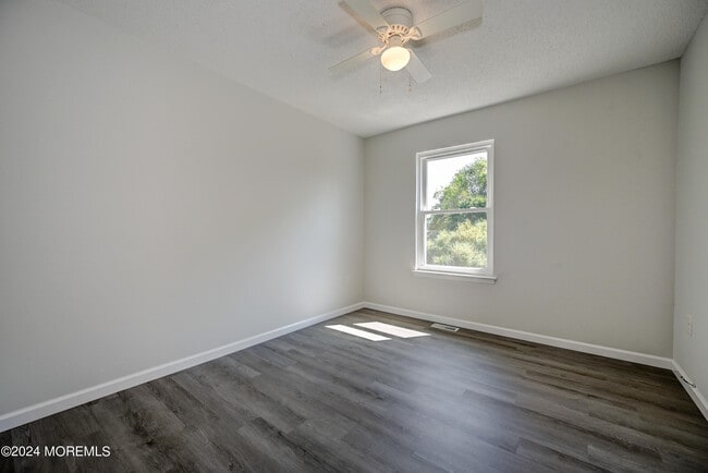 Building Photo - 44 Mariners Cove