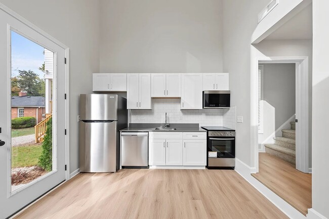 Building Photo - 2213 Garden Pl