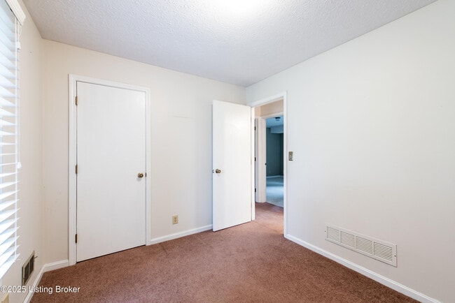 Building Photo - 8015 Schroering Dr