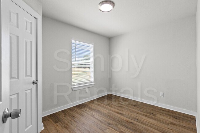 Building Photo - 401 Mcilrath Rd