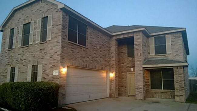 Primary Photo - Massive home In Red Oak!!!!