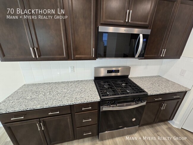 Building Photo - 70 Blackthorn Ln
