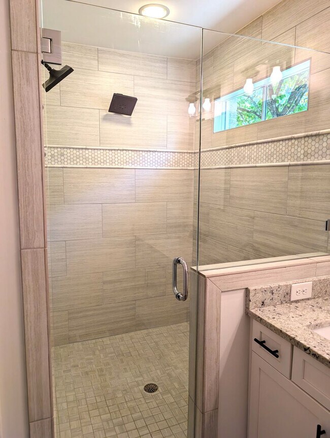 Building Photo - Plaza Midwood, Luxury 4 Bedroom/4 Bathroom Home!
