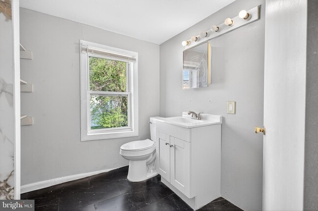 Building Photo - 216 W Division St