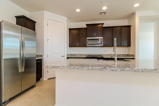 Building Photo - 4426 S 111th Dr