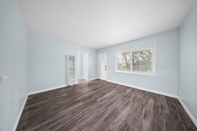 Interior Photo - 1577 Pine Avenue