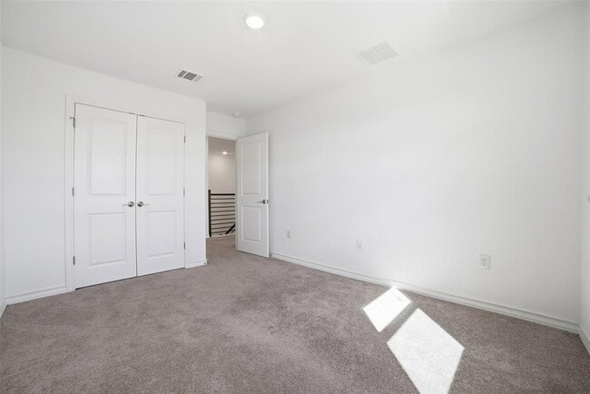 Building Photo - 13606 Long Is Dr