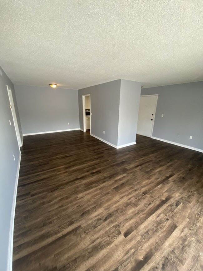 Building Photo - Spacious three bedroom condo