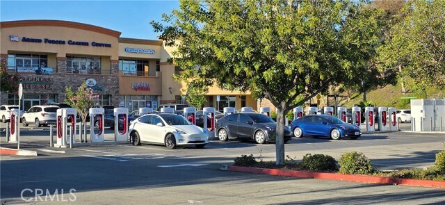 Building Photo - 46 Town and Country Rd