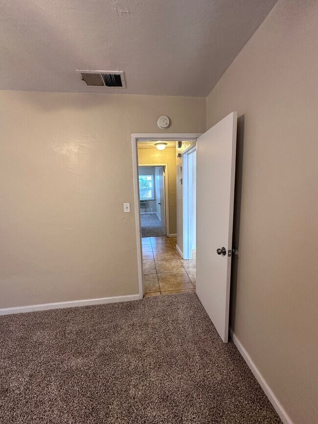 Building Photo - 2114 Brundage Ln