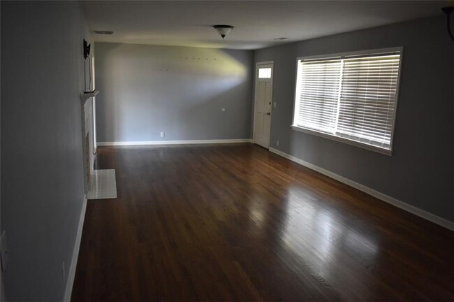 Building Photo - 146 Huff Ave