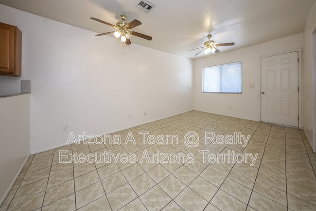 Building Photo - 2635 N Fontana Ave