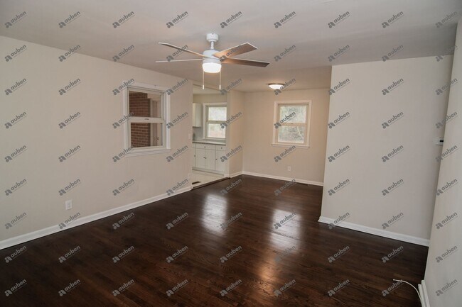 Building Photo - 3 Bedroom House For Lease!!!