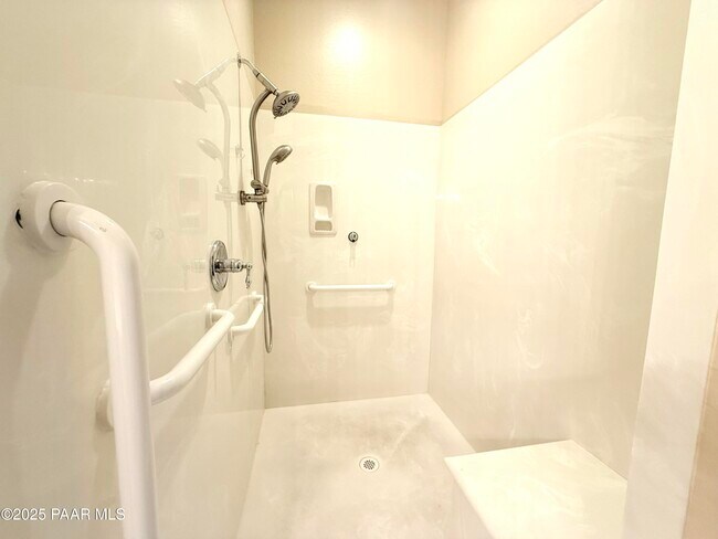 Building Photo - 4678 Edgemont Rd