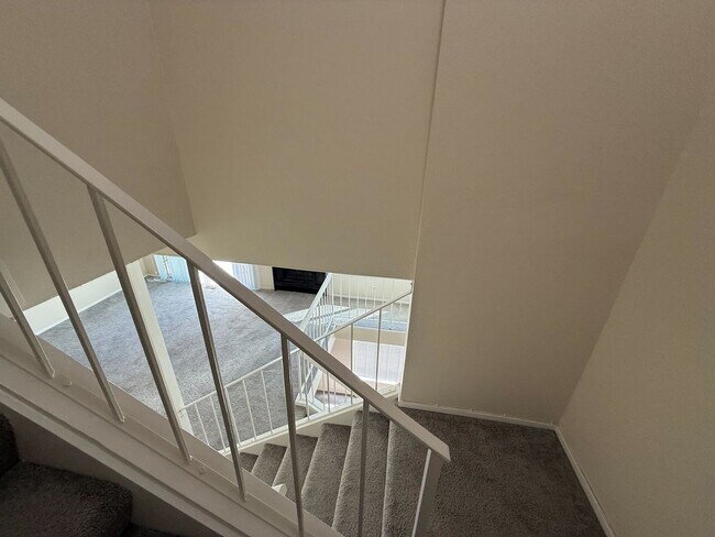 Building Photo - 3 Bed 2.5 Bath Available NOW!!! 2 Car Gara...