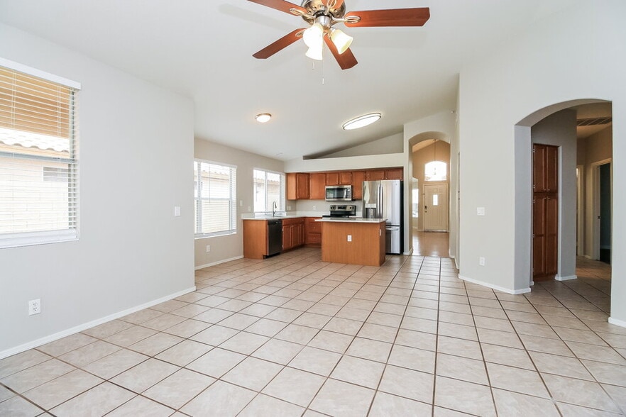 Building Photo - 7932 W Taro Ln