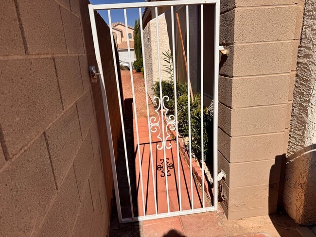 Building Photo - One Story Home For Rent