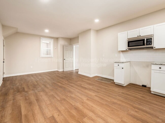 Building Photo - 1390 Sullivant Ave