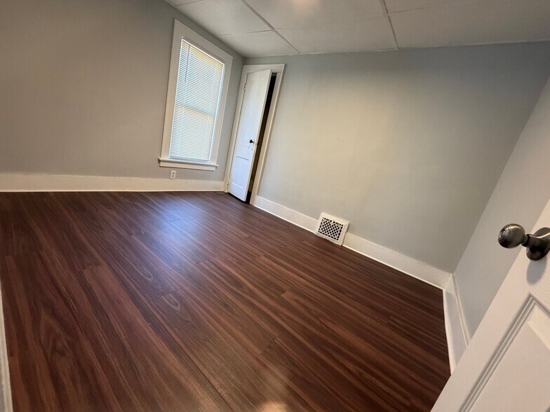 Building Photo - 107 N Sanford St