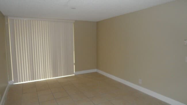 Building Photo - 2Bed / 2 Bath