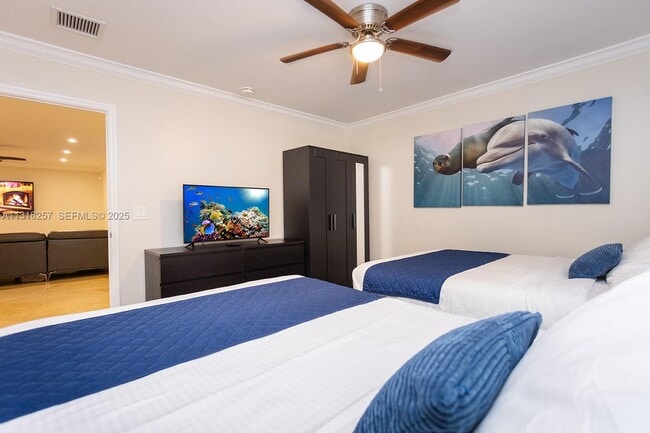 Building Photo - 833 Washington St