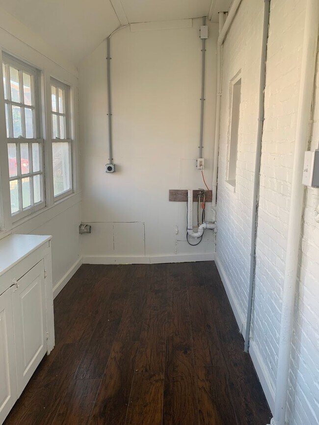 Building Photo - 1st Floor 1 Bed/1Bath,Laundry - West York Borough