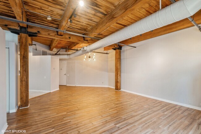 Building Photo - 225 W Huron St