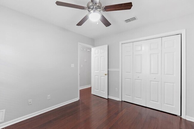 Building Photo - 2521 Heathrow Dr