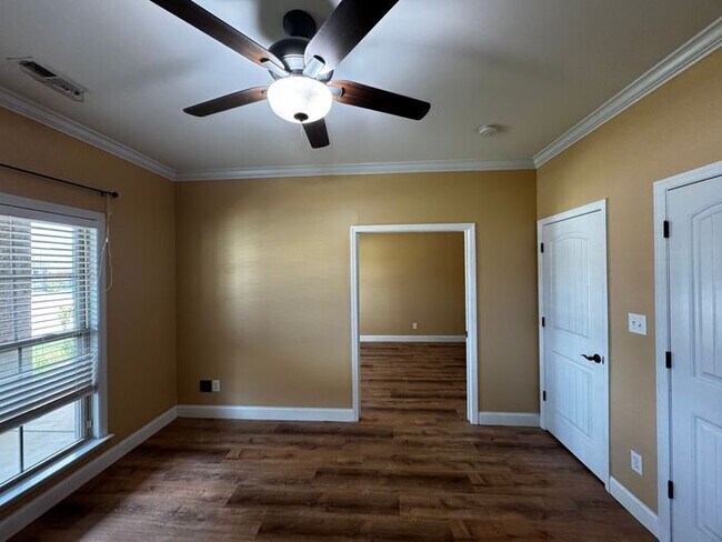 Building Photo - Near Redstone Arsenal Gate 1 with fence, storm shelter and AMAZING spa shower in primary suite