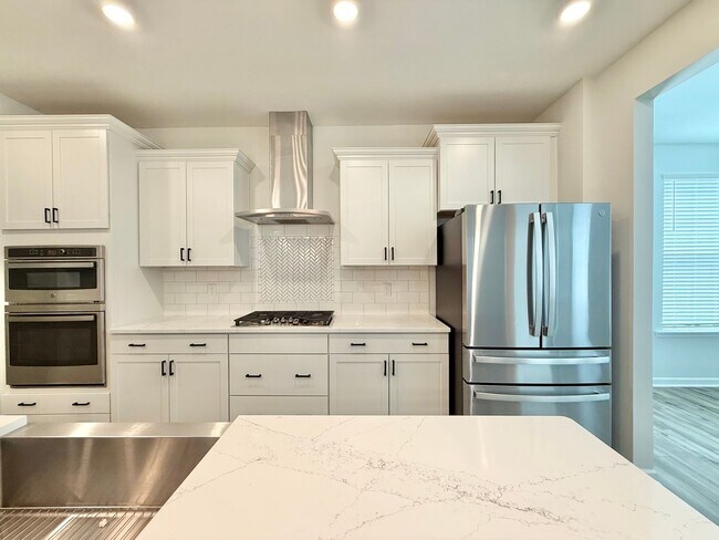 Building Photo - Stunning New 5BD, 5BA Garner Home with Lux...