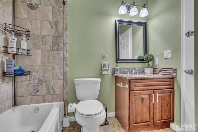 Building Photo - 47 Woodland Way