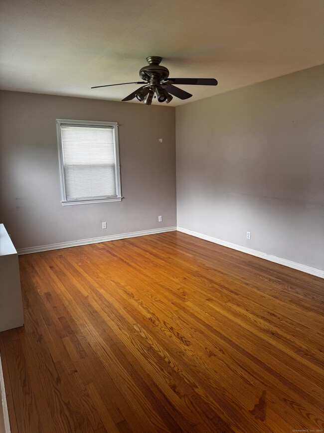 Building Photo - 71 Linnmore Dr