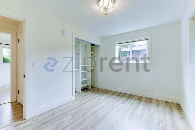 Building Photo - 511 SW 120th St