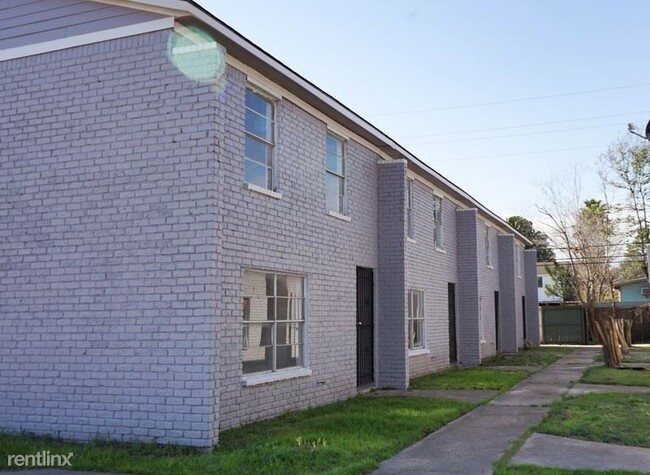 Building Photo - 2 br, 2 bath Townhome - 6609 Brittmoore Rd