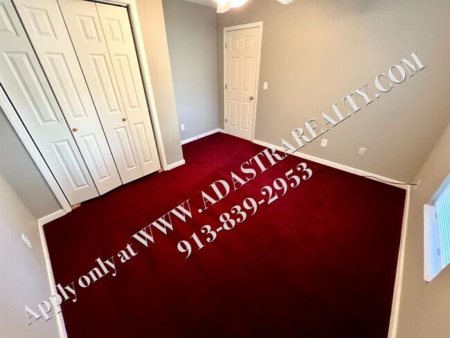 Building Photo - Beautiful 4 Bed Townhome in Gardner-Coming...