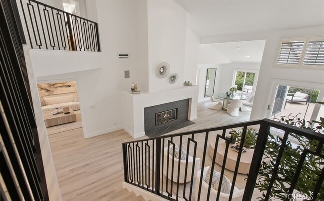 Building Photo - 15 Alejo