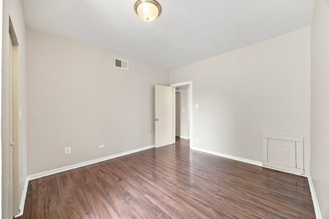 Building Photo - 7443 S Paxton Ave