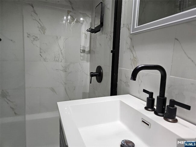 Building Photo - 1203 River Rd