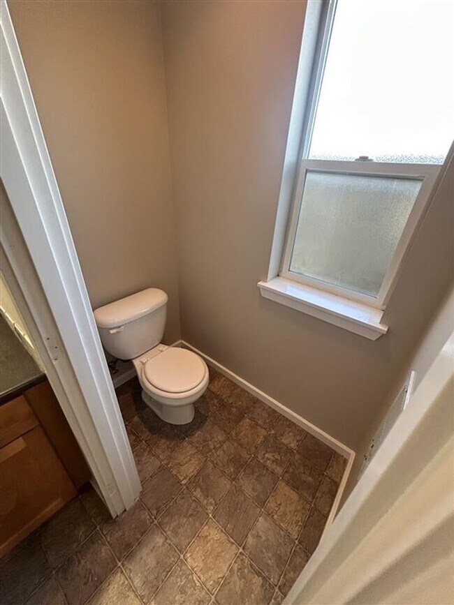Building Photo - 203 Walnut Grove Ct