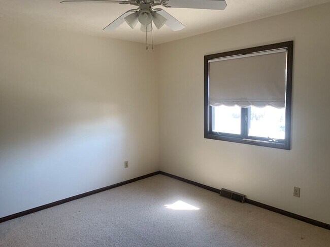 Building Photo - Looking for country living? Check out this...