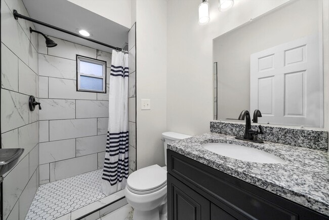 Building Photo - 3227 S Wells St