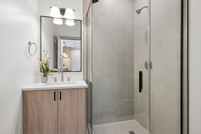 Building Photo - 1331 W Estes Ave