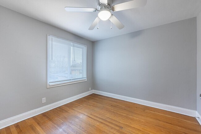 Building Photo - ???Winter is here - stop scraping ice!??? - 2BR/1BA Townhome with Attached Garage and W/D Hookups