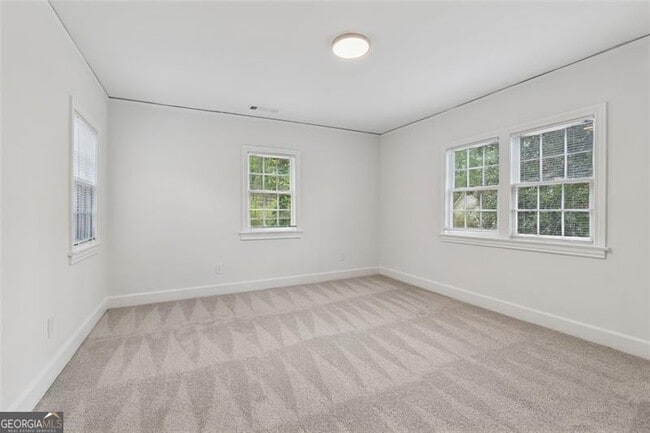 Building Photo - 2116 E Roxboro Rd NE