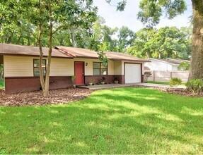 Building Photo - Welcome to this cozy 2-bedroom, 1-bathroom...